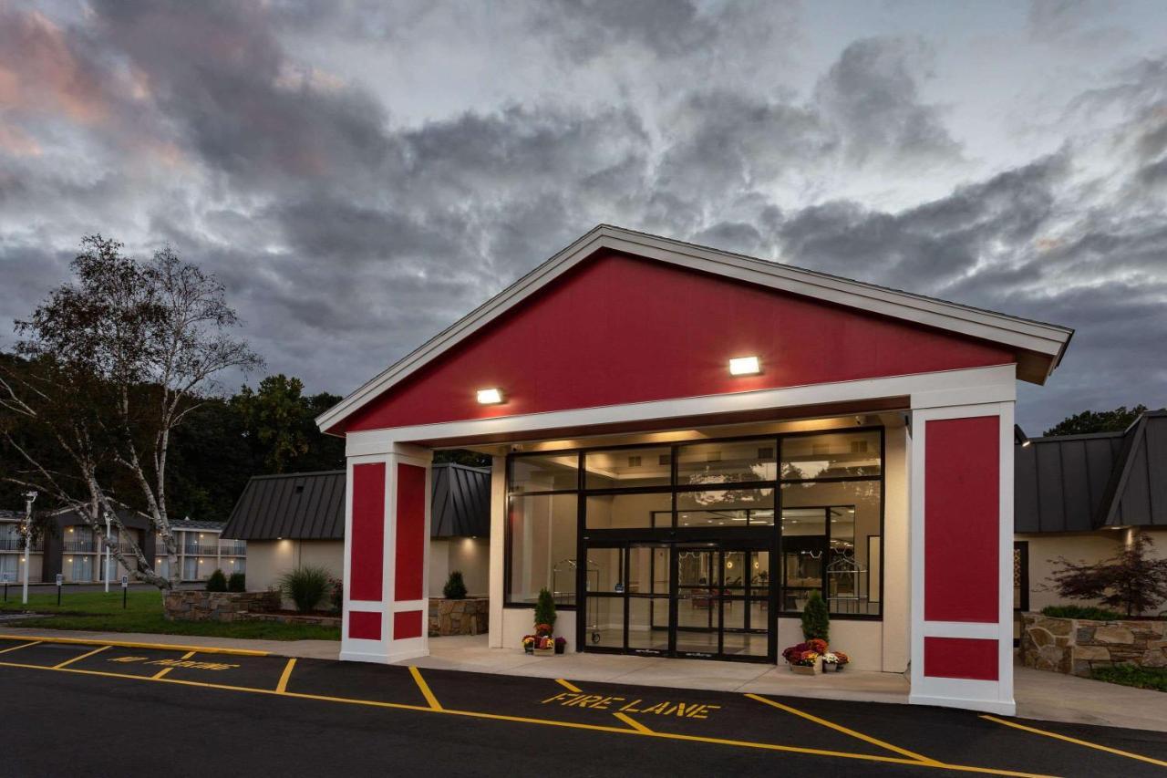 Hotel Ramada By Wyndham Hartford North - Bradley Airport Windsor Locks Exterior foto