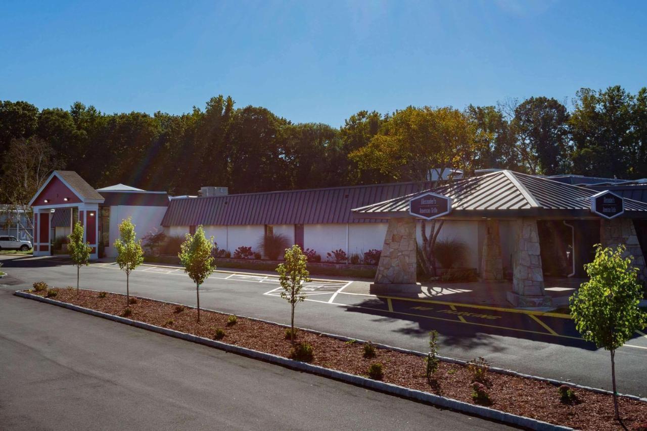 Hotel Ramada By Wyndham Hartford North - Bradley Airport Windsor Locks Exterior foto