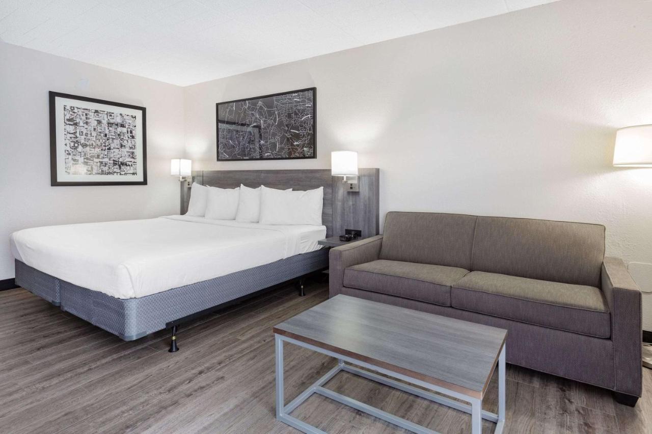 Hotel Ramada By Wyndham Hartford North - Bradley Airport Windsor Locks Exterior foto